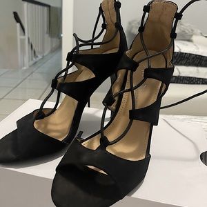 Black laced up heels size 5 1/2
